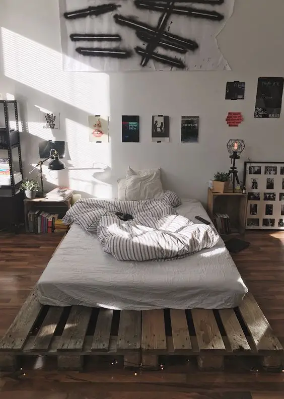 Quarto masculino cama em palets estilo rústico moderno