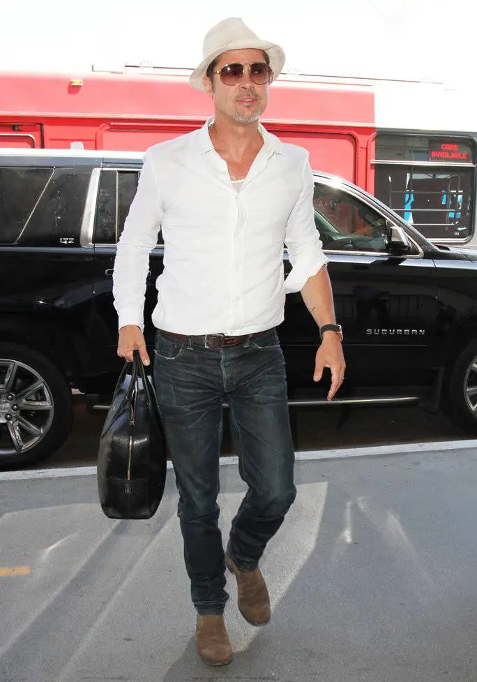 Brad-Pitt-camisa-branca-e-jeans