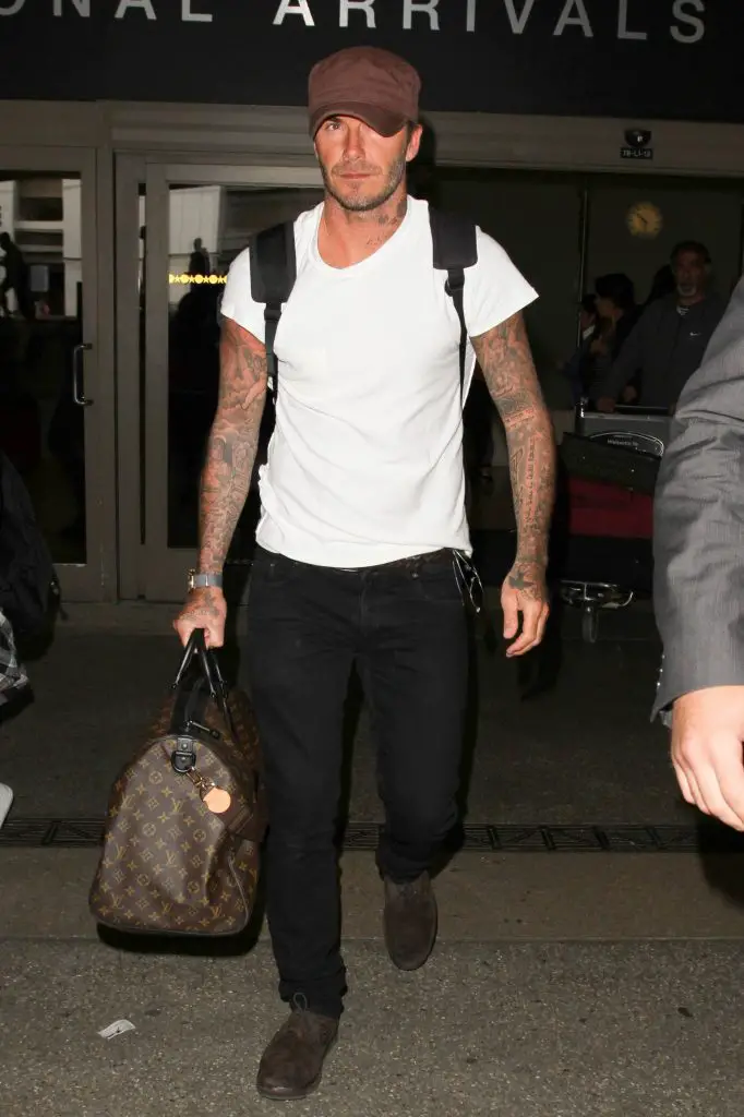 David Beckham calça preta e camiseta branca