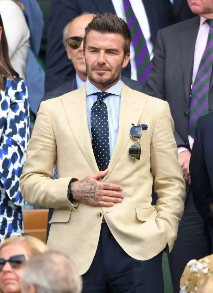 David Beckham de costume e gravata elegante
