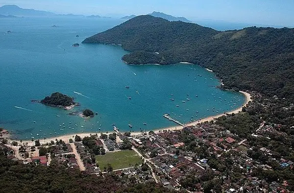 Vila-do-Abraao-em-ilha-grande
