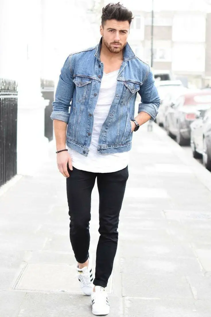 Jaqueta jeans com camiseta - streetstyle