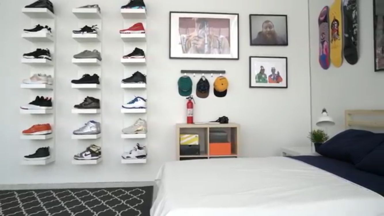 Sneakers - quarto com prateleiras